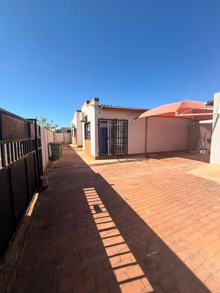 HOUSE FOR SALE -CIMBEBASIA photo 2