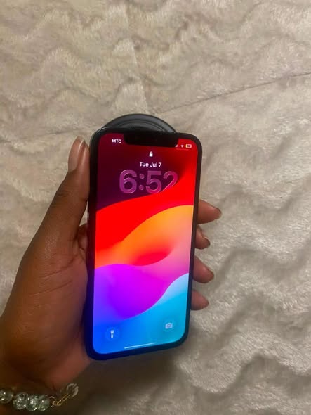 IPhone 14 photo 3