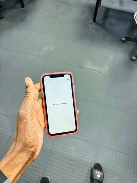 iPhone 11 128GB photo 4