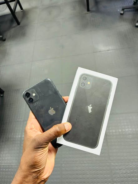 iPhone 11 128GB photo 1