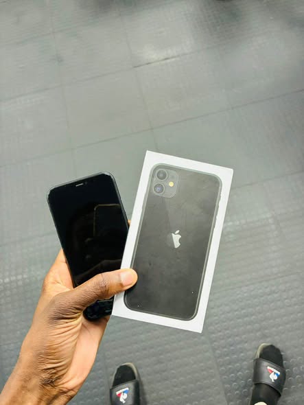 iPhone 11 128GB photo 3