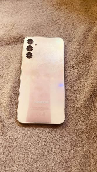Samsung A24 photo 1