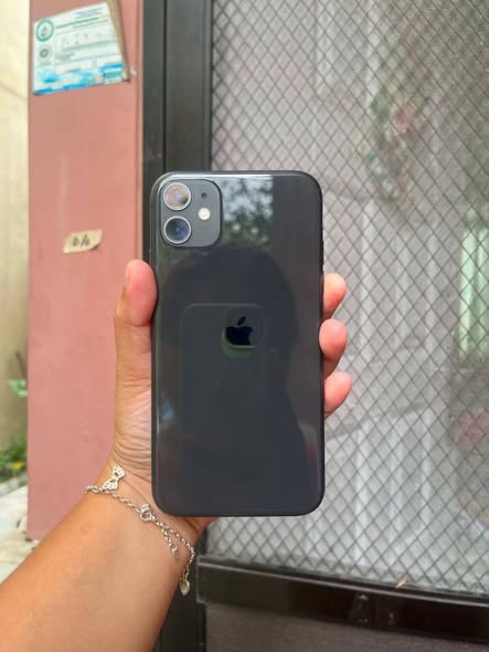 Iphone 11 64gig photo 2