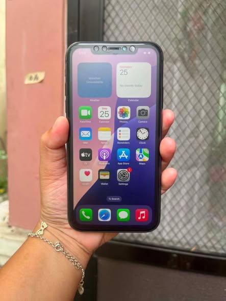 Iphone 11 64gig photo 1