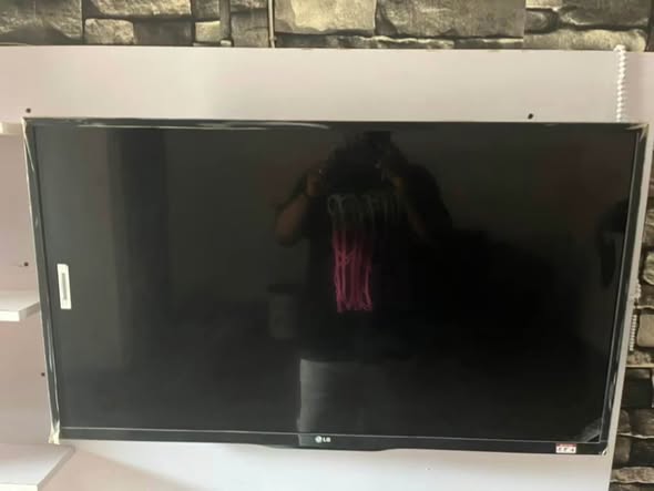 Lg 49 inch Tv photo 3