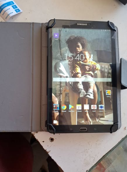 Samsung Tab E photo 2