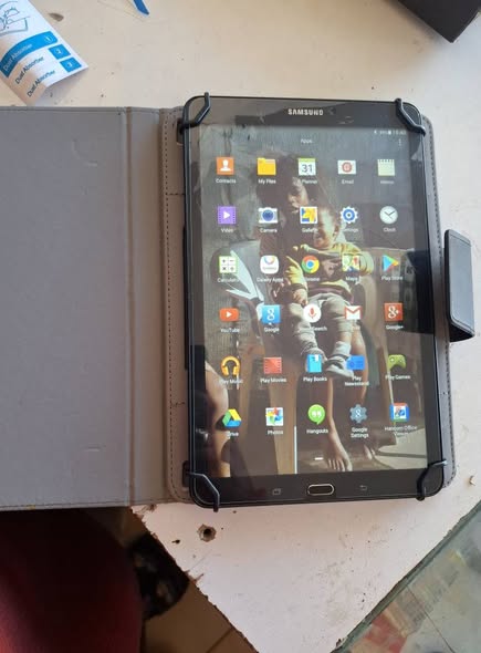 Samsung Tab E photo 1