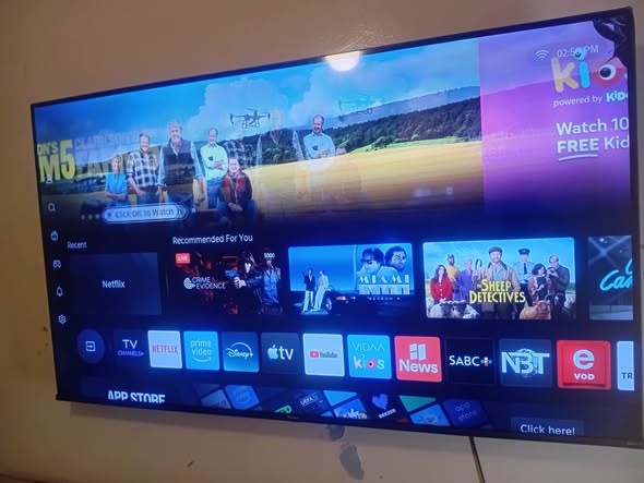 65 inch Hisense Smart Tv photo 2