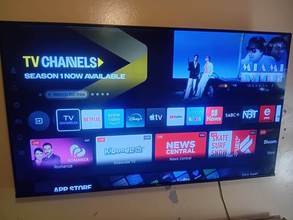 65 inch Hisense Smart Tv photo 4