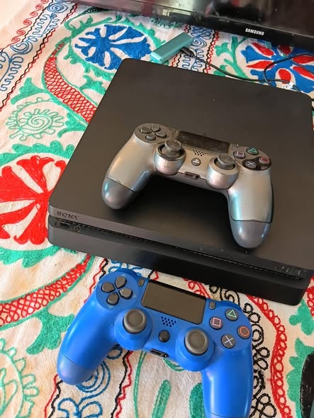 PS4 photo 1