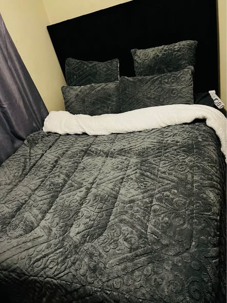 COMFY BLANKETS photo 1
