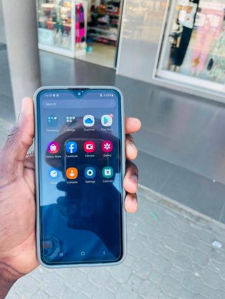 Samsung A10 photo 1