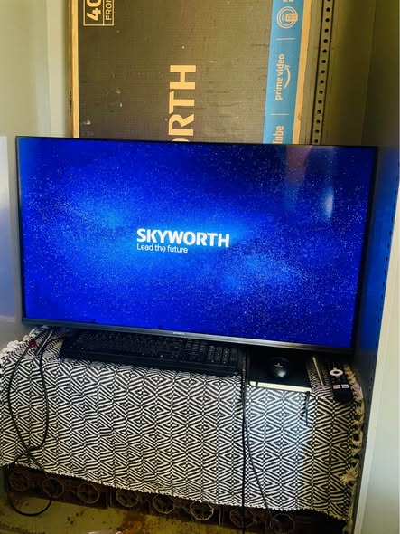 Skyworth smart tv 40 inch photo 1