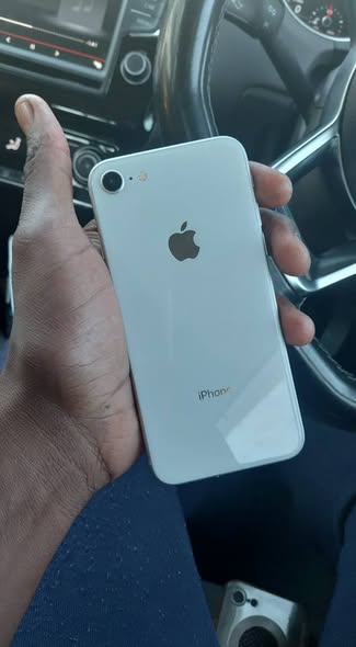 IPHONE 8 64 GB photo 3