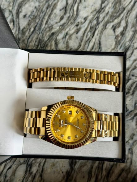 Watch photo 1
