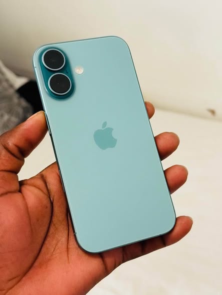 iPhone 16 128GB photo 1