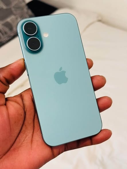 iPhone 16 128GB photo 3