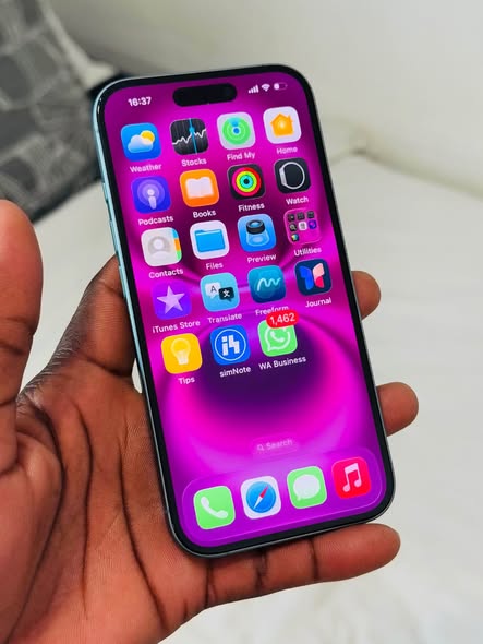 iPhone 16 128GB photo 2