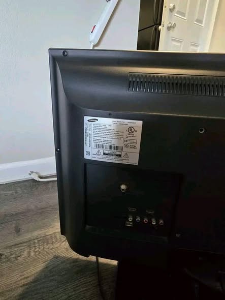 Samsung 32' TV photo 3