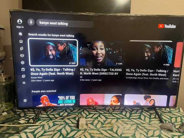 55 inches Samsung smart curve tv photo 5