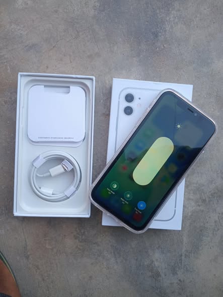 IPHONE 11 photo 2