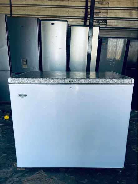 White Gas & Electricity Deep Freezer photo 2