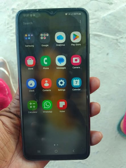 Samsung A04s photo 1