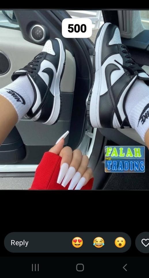 Sneakers photo 1
