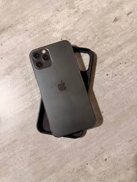 iPhone 12 Pro photo 1