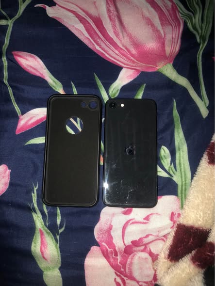 iPhone SE 2020 photo 2