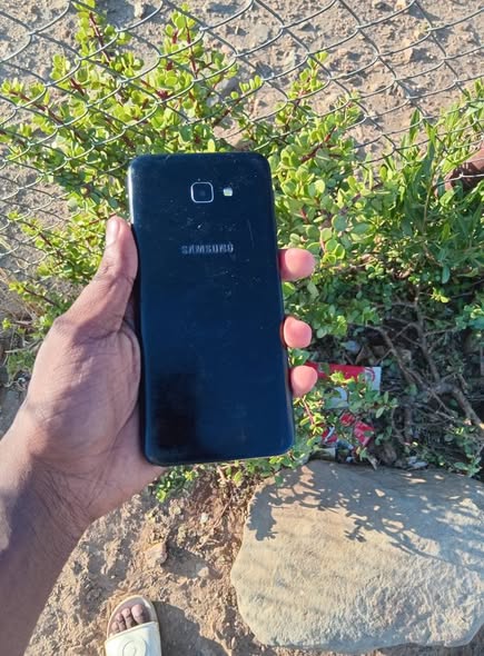 Samsung j4 photo 2