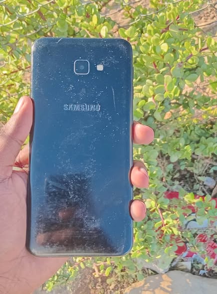Samsung j4 photo 3