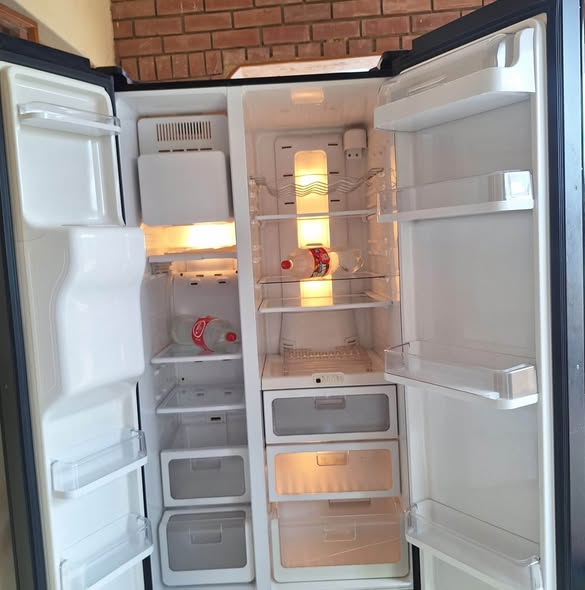 Samsung Black Mirror Door Fridge photo 2