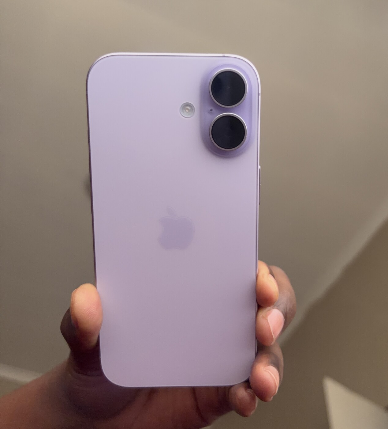 💜iPhone 17, 256GB storage. Battery health 100%. For only N$17000 (negotiable) contact 0858041579 (Windhoek) photo 1
