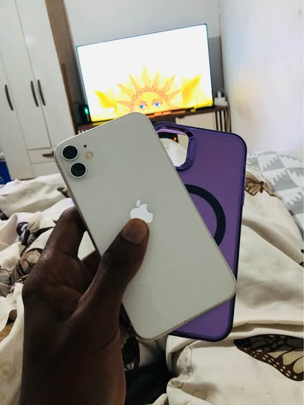 iPhone 11 64gig photo 5