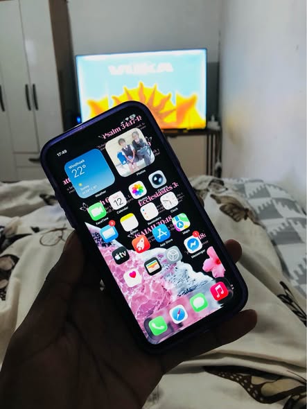 iPhone 11 64gig photo 4