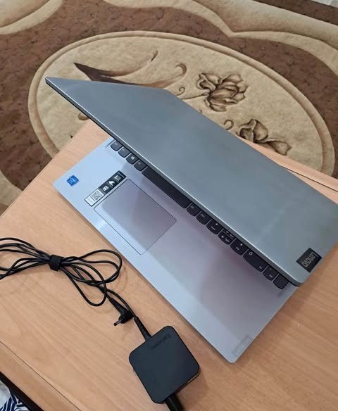 Lenovo Laptop photo 2