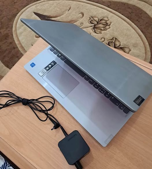 Lenovo Laptop photo 4