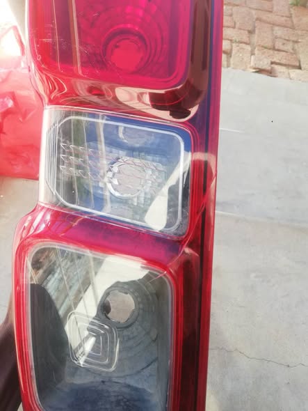 Dmax left light photo 3