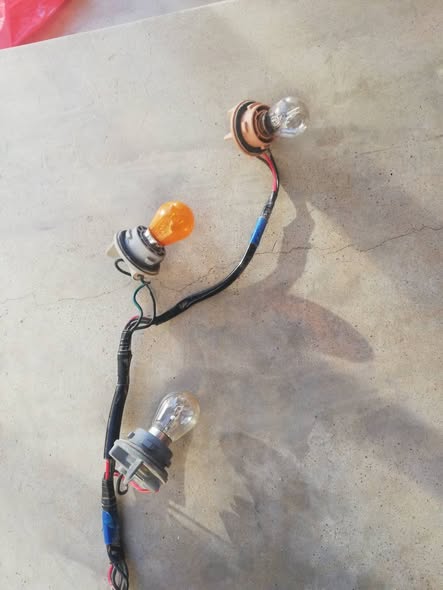 Dmax left light photo 5