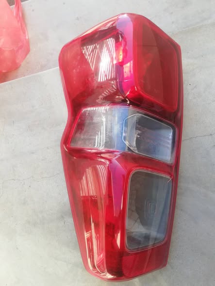 Dmax left light photo 2