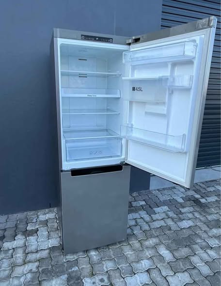 Samsung fridge photo 3