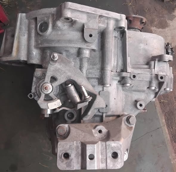 Golf 4manual 6speed gearbox in Rehoboth photo 1