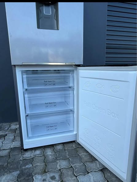 Samsung fridge photo 1