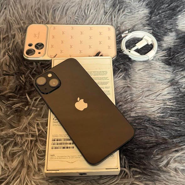 iPhone 13 photo 2
