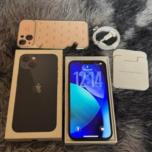 iPhone 13 photo 1