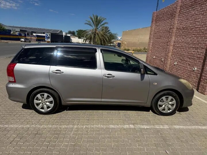 Toyota WISH 1.8 DS photo 1