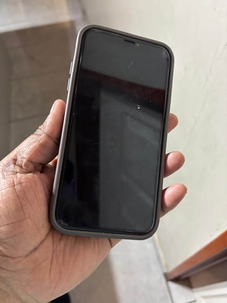 iPhone 11 photo 2