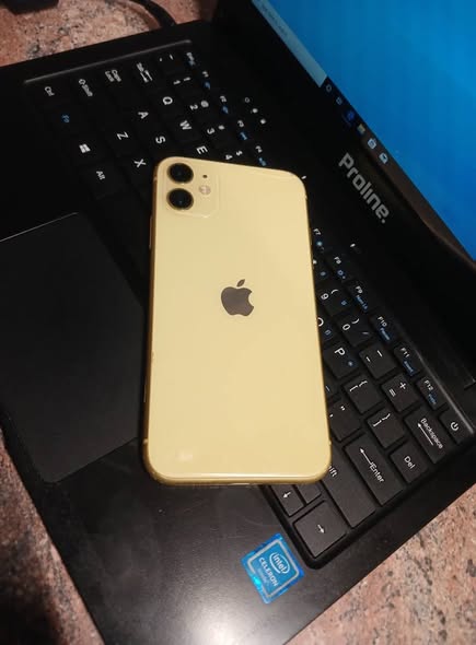 IPhone 11 64GB photo 4