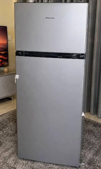 HISENSE FRIDGE photo 2